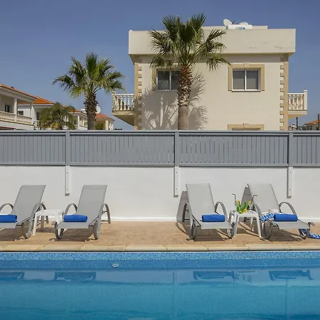 Deluxe Nissi Beach Ayia Napa