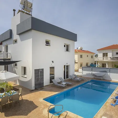 Deluxe Nissi Beach Ayia Napa