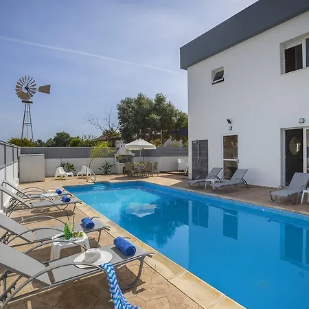 Deluxe Nissi Beach *