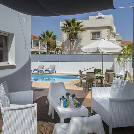 Deluxe Nissi Beach Villa