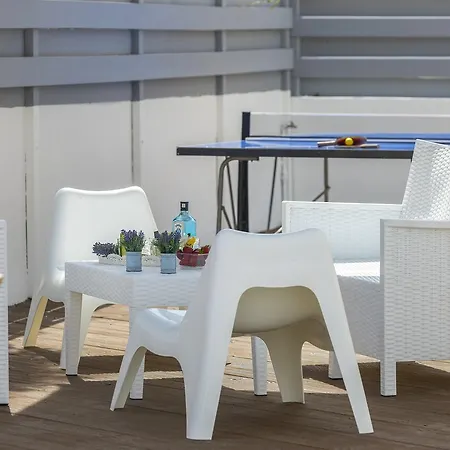 Deluxe Nissi Beach Villa *